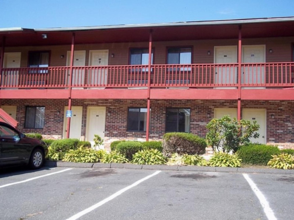 Naugatuck Motor Lodge